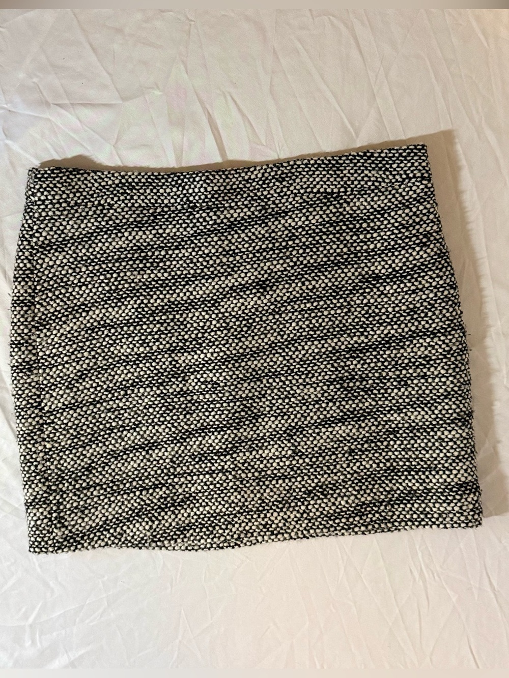J. Crew Black and White Tweed Mini Skirt 55%Acrylic 38%Wool 7%Other Size 8 (X22)